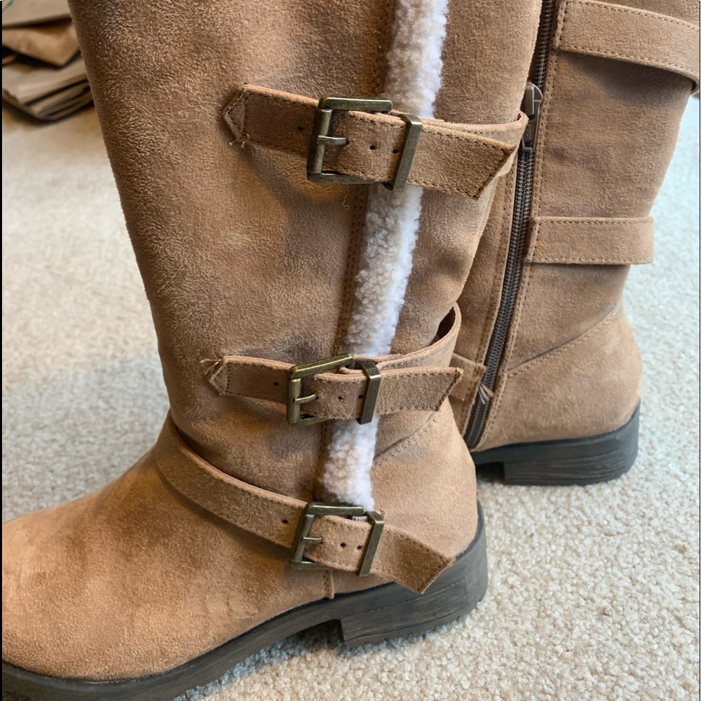 White mountain snow boot. SZ 6.5